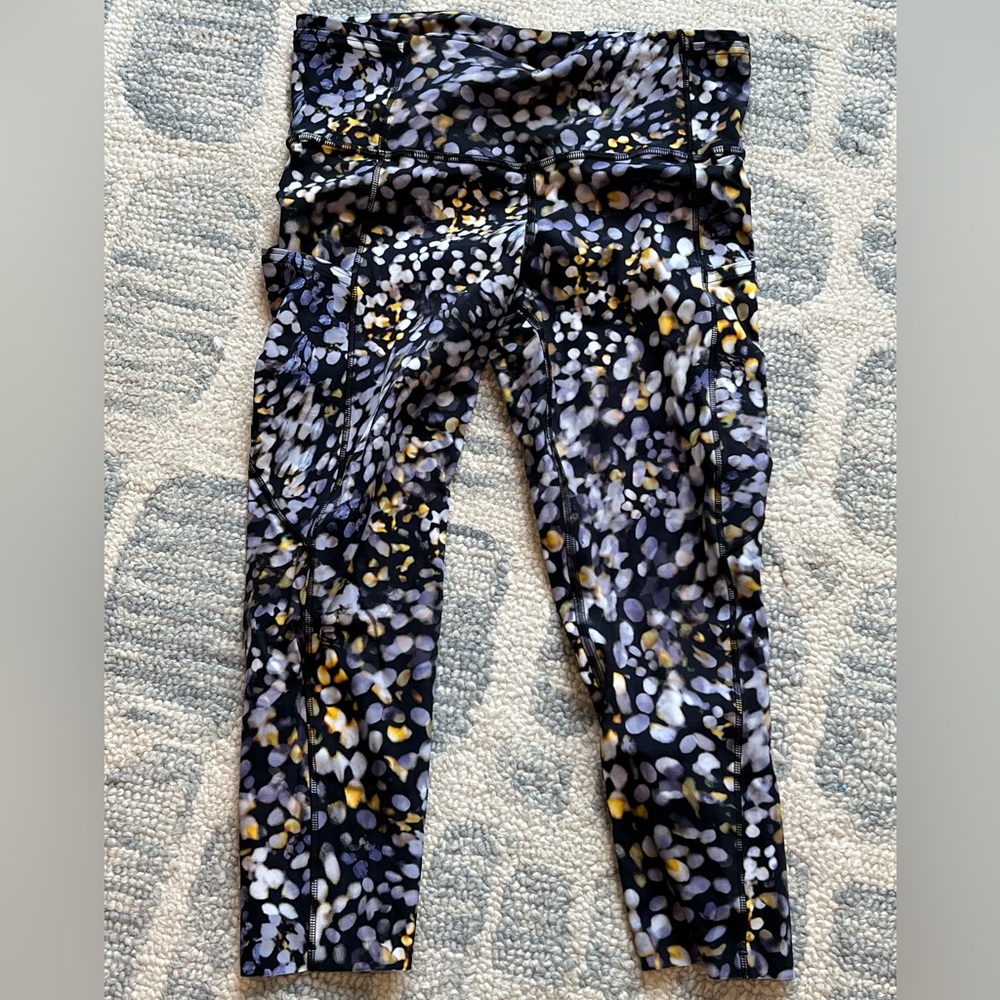 Lululemon fast and free crop. Size 6